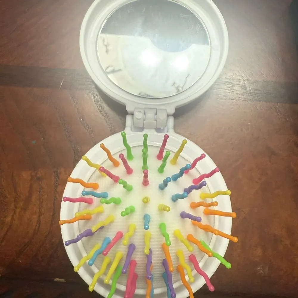 New labubu Cute White Compact hair brush